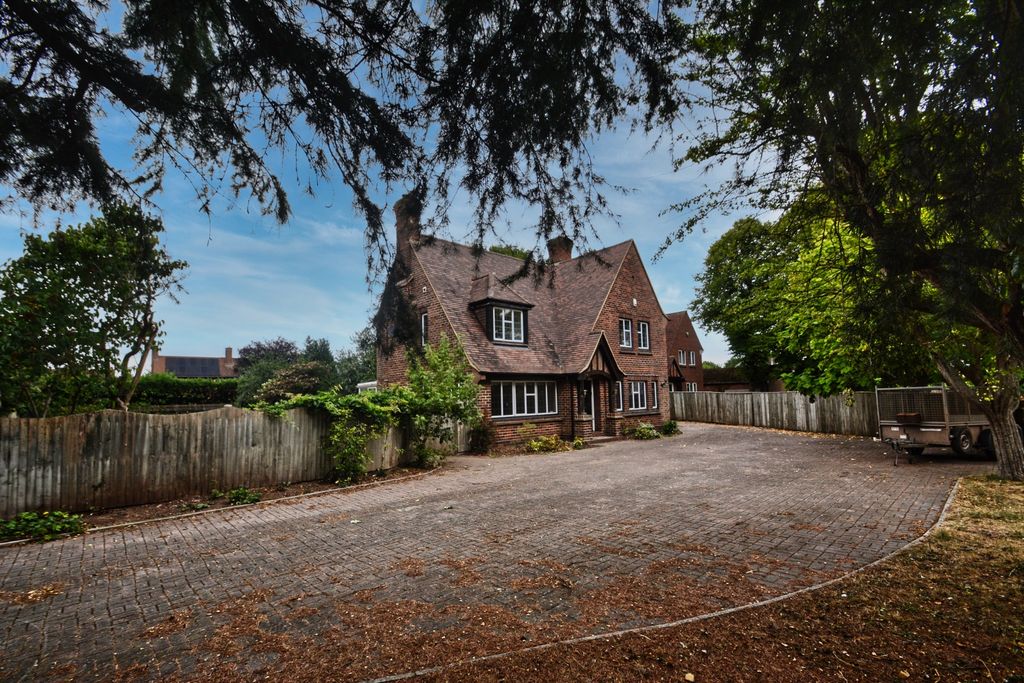 Property photo 2 of 40