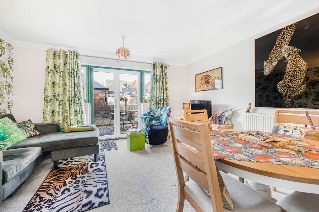 Property photo 3 of 15 Sitting/Dining Room