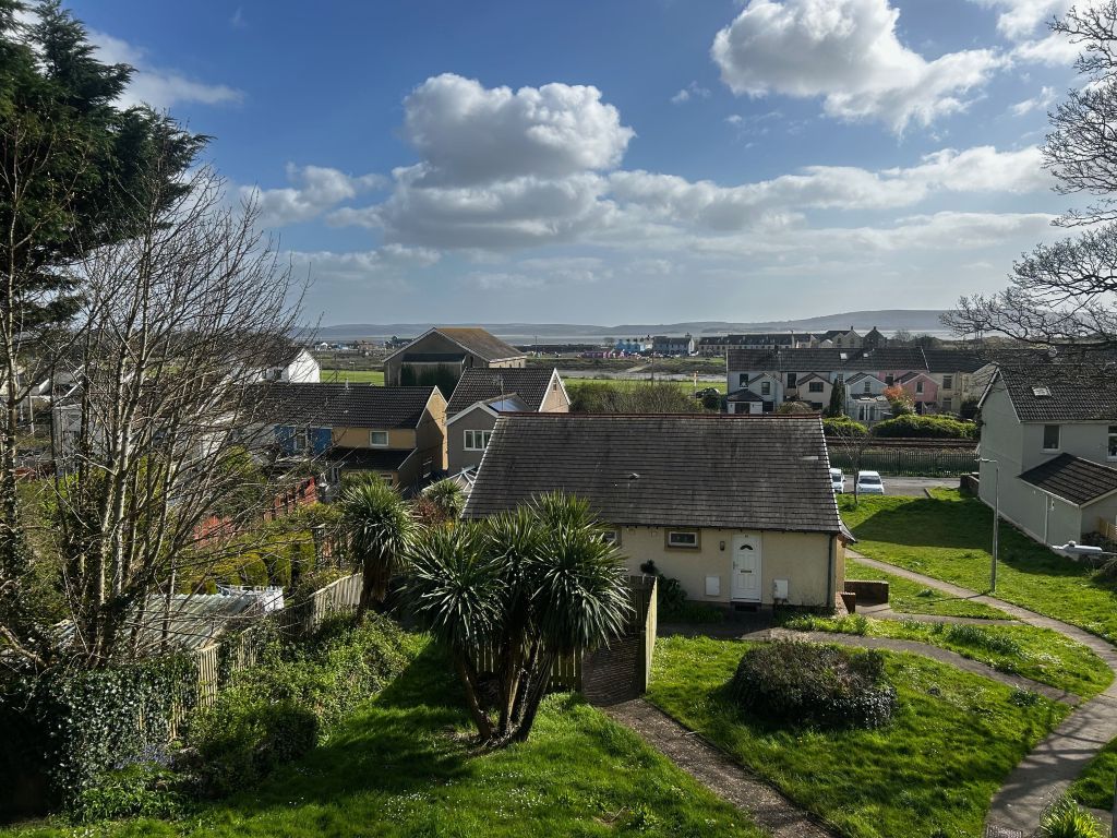 Property photo 2 of 8 Front Description 1