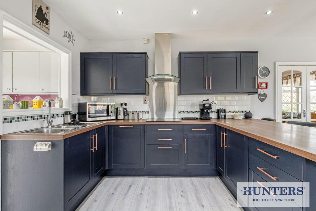 Property photo 2 of 28 112307_Oakdene Mill Lane Camblesforth (11) - Copy_