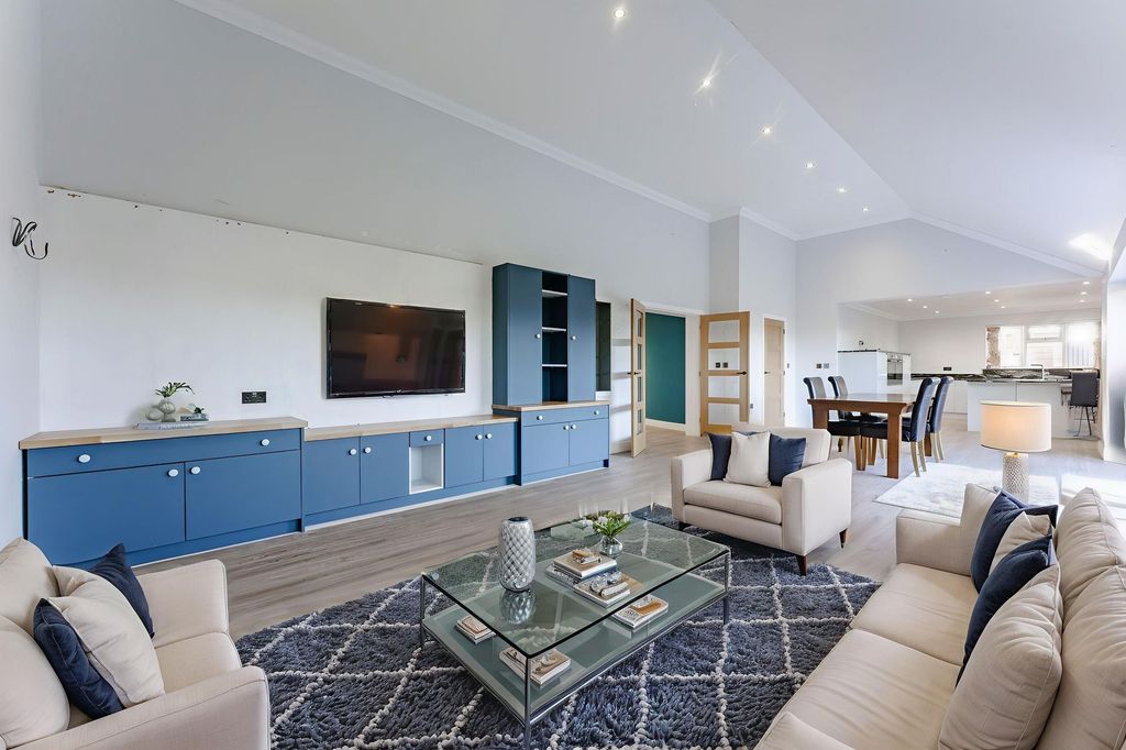 Property photo 3 of 24