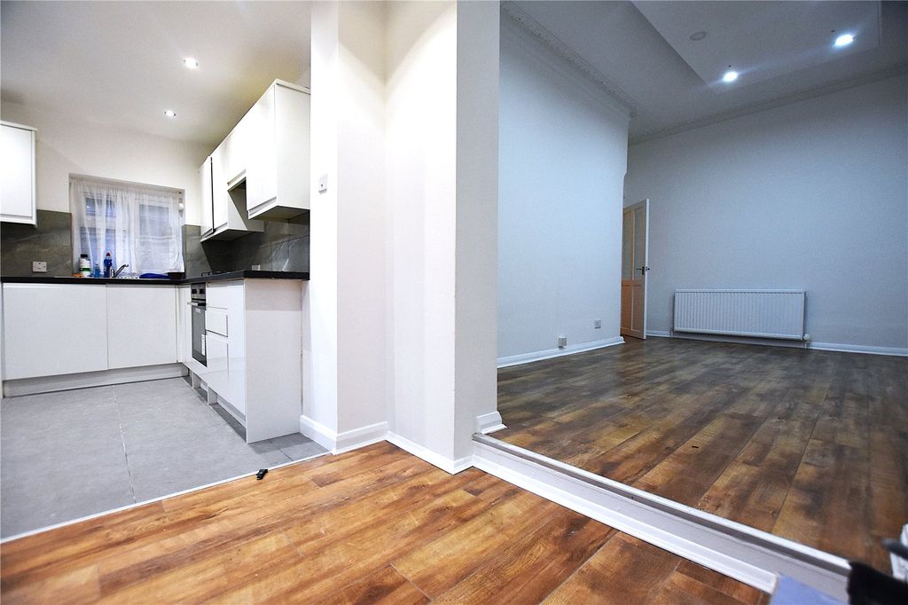 Property photo 2 of 22 Picture No. 17