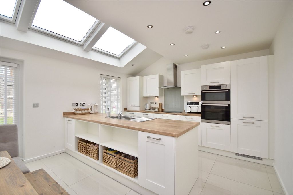 Property photo 2 of 17 Kitchen Diner