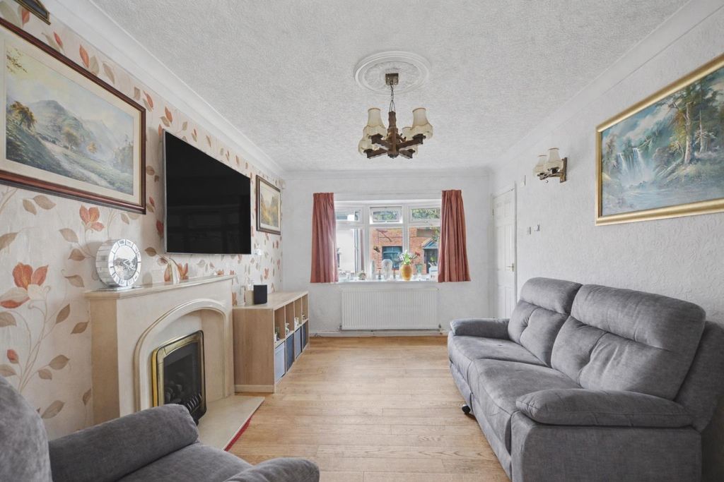 Property photo 2 of 19 Lounge-2.Png