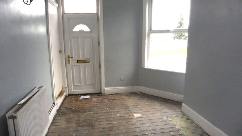 Property photo 2 of 13 Lounge