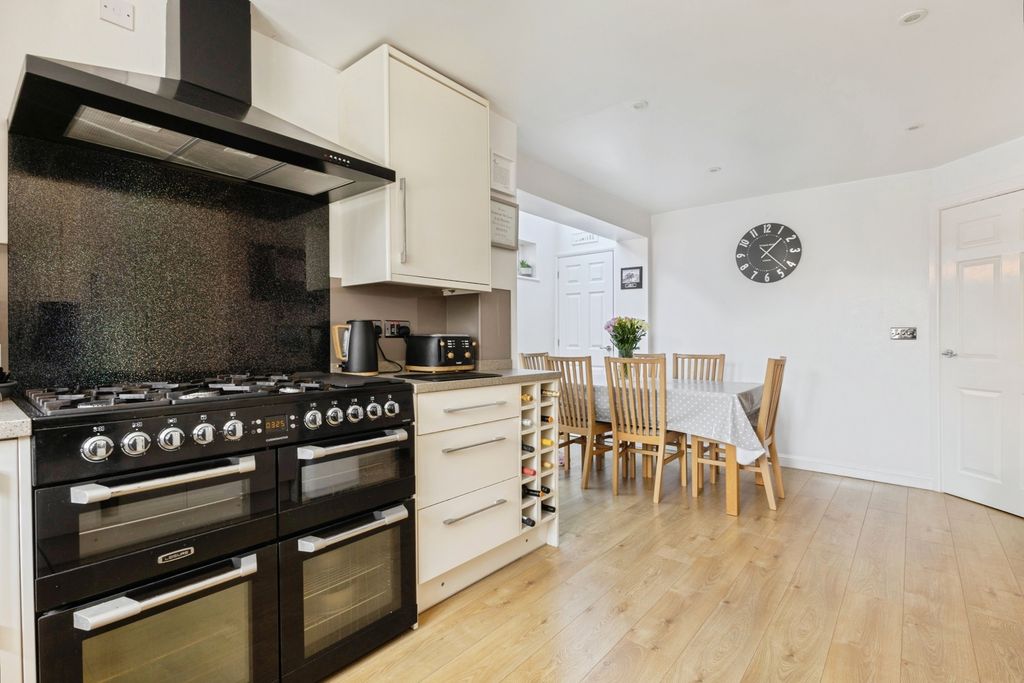Property photo 3 of 28 Pbox-Img.Jpg