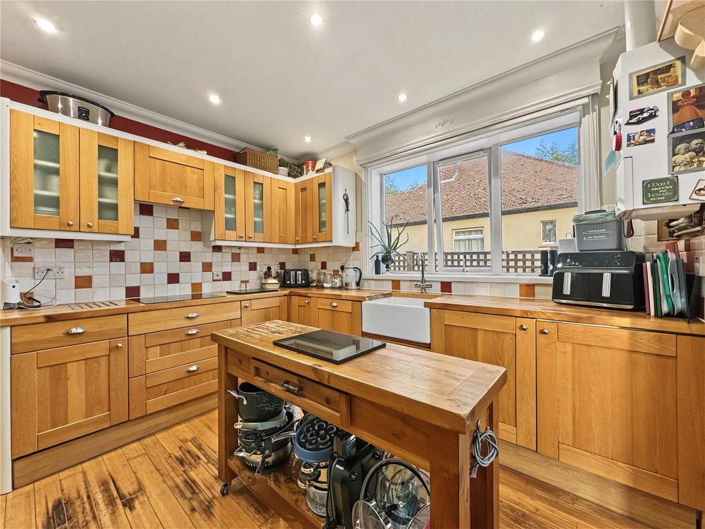 Property photo 3 of 29 Picture No. 16