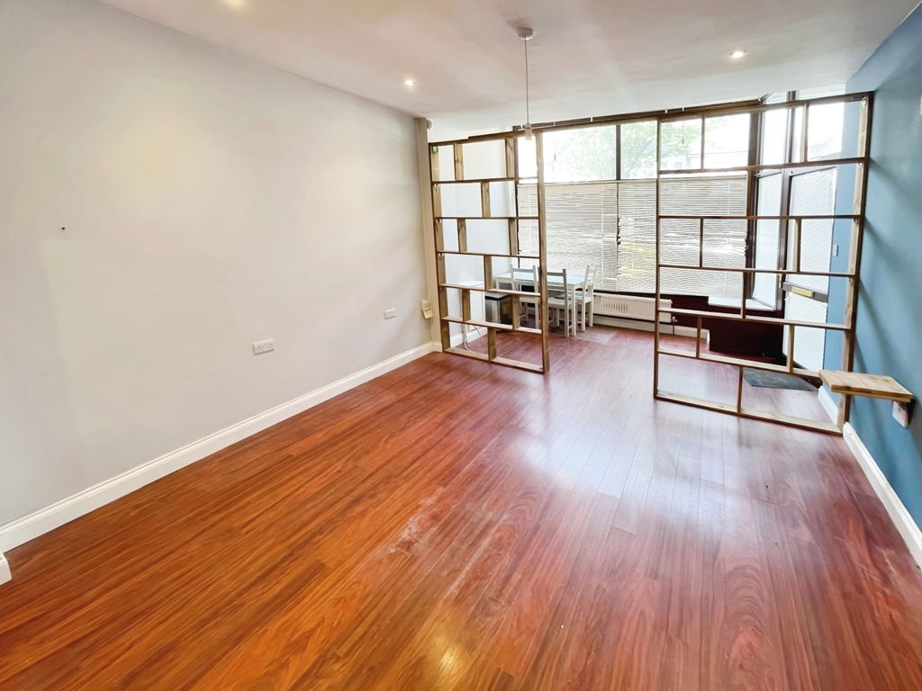 Property photo 3 of 7 Image