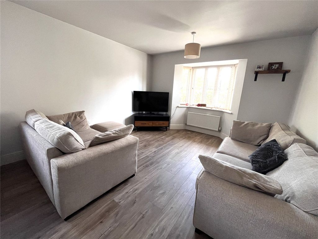 Property photo 2 of 19 Picture No. 24