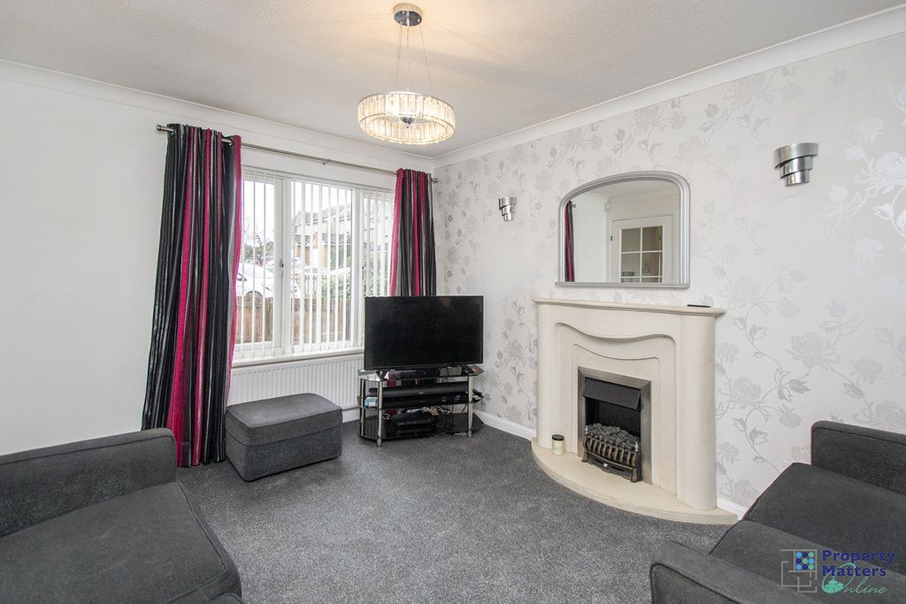 Property photo 3 of 20 Lounge