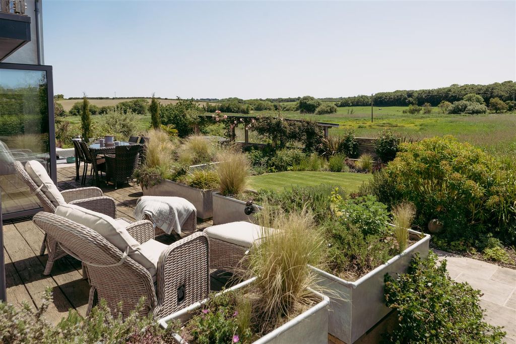 Property photo 2 of 44 Longreach_060.Jpg