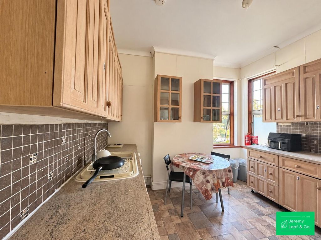 Property photo 3 of 8 Kitchen