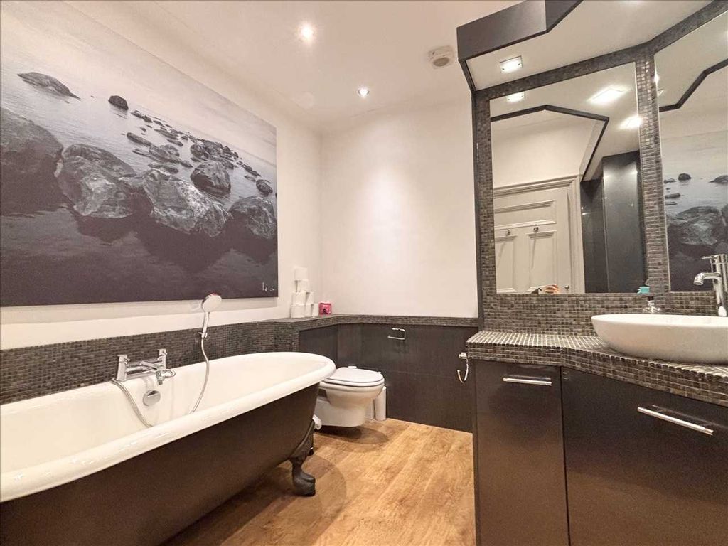 Additional image 13 of 4 bed flat for saleCavendish Road East, The Park, Nottingham NG7