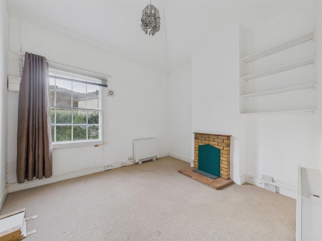 Property photo 2 of 7 Lounge