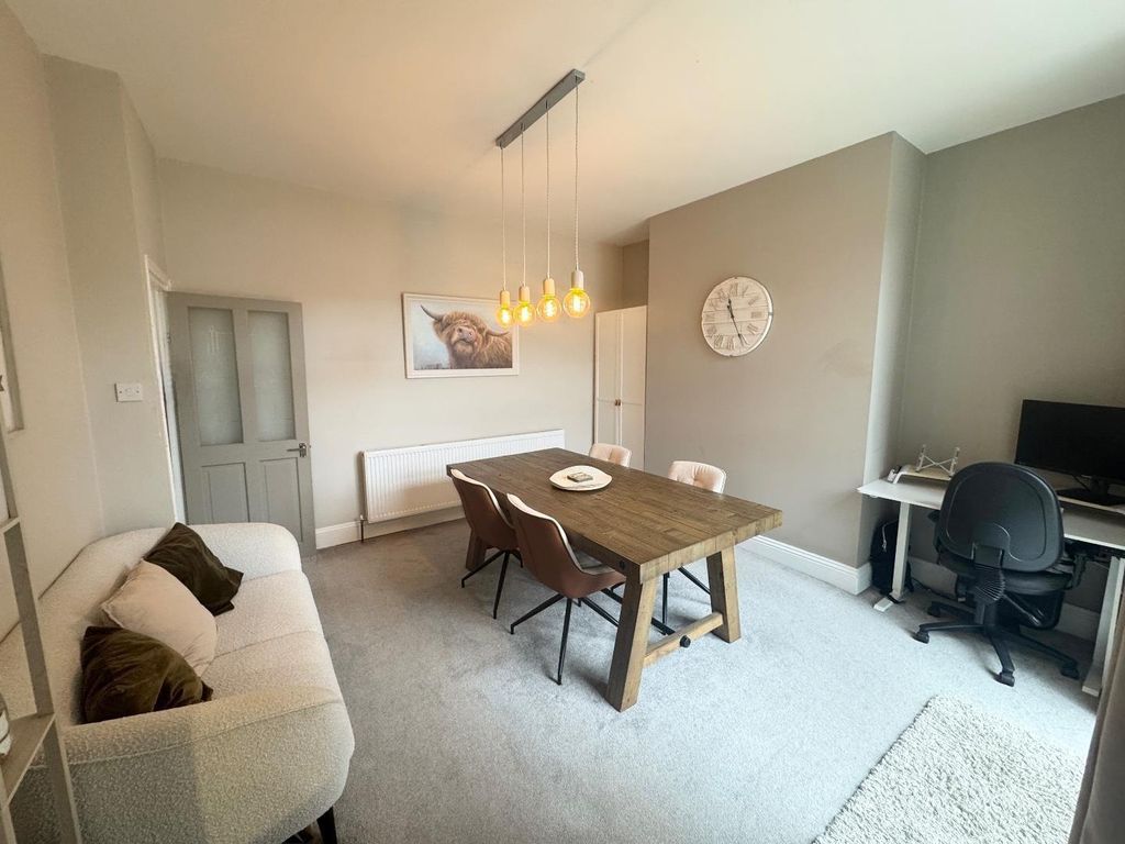 Property photo 3 of 11 Dining Room