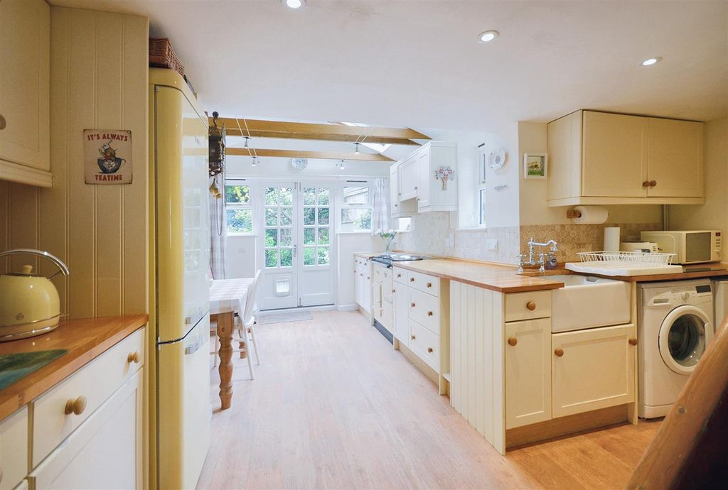 Property photo 2 of 12 Kitchen/Breakfast Room