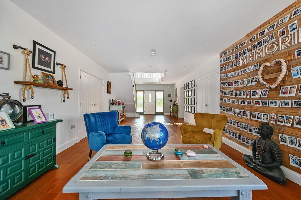 Property photo 3 of 52 Covertside - Tn330Sz (48).Jpg