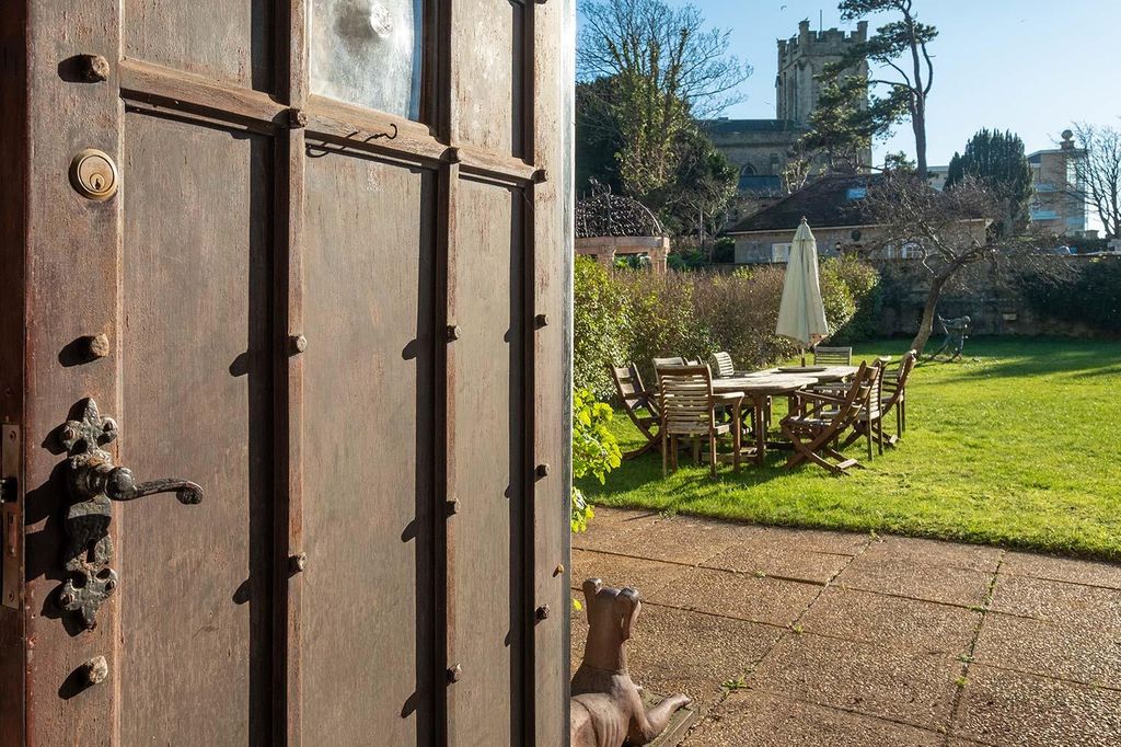 Property photo 2 of 16