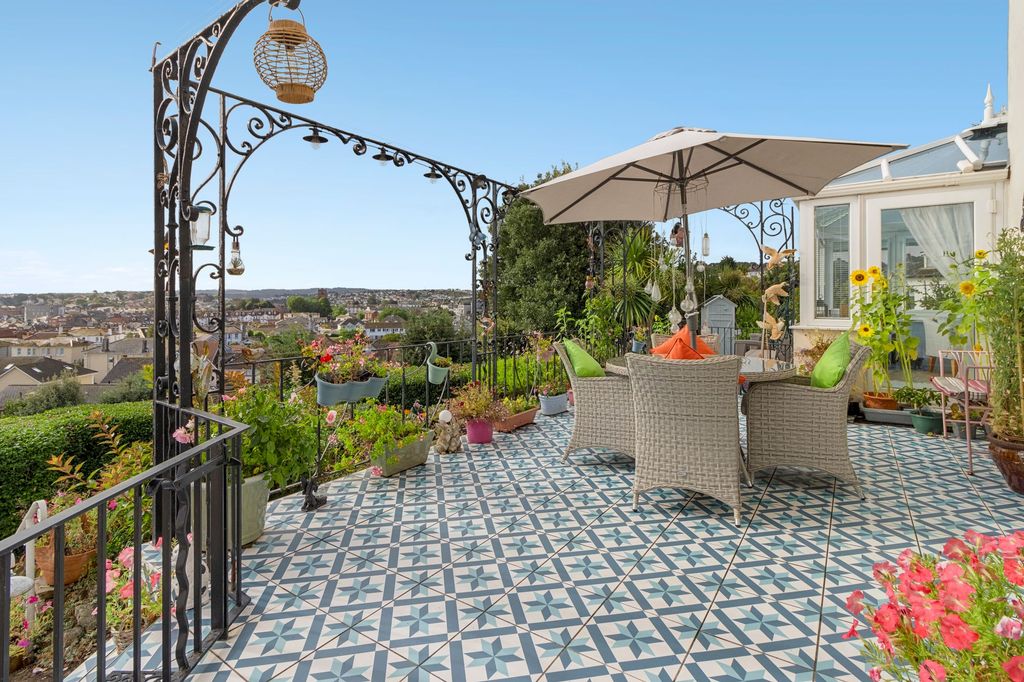 Property photo 3 of 30 Sun Terrace
