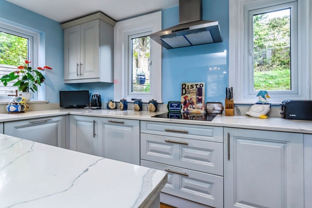 Property photo 2 of 18 Photo