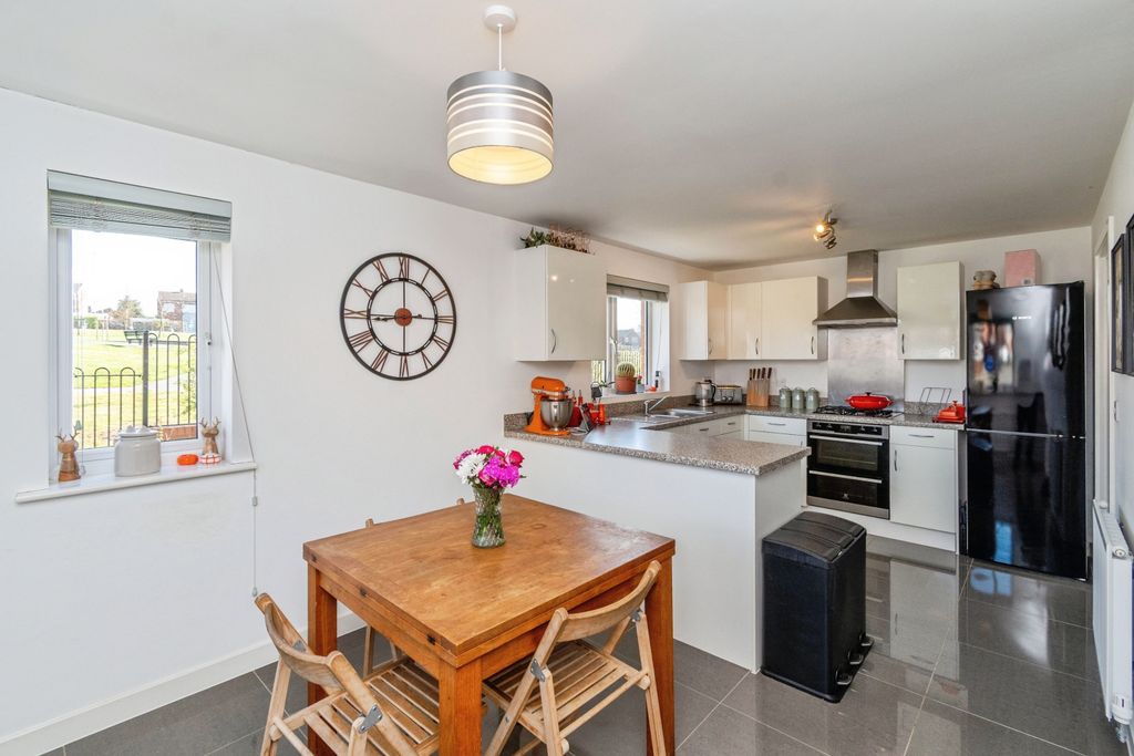 Property photo 2 of 12 Kitchen Diner