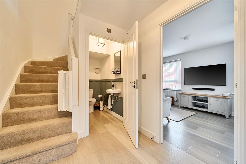 Property photo 2 of 17 1410629-20-69A06B276287E.Jpg