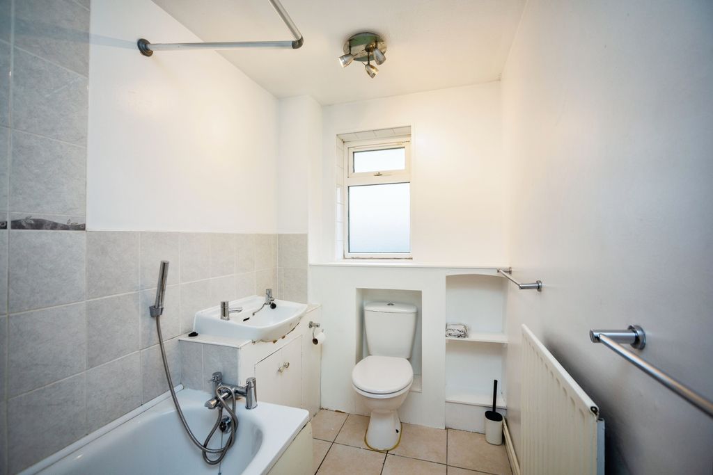 Property photo 3 of 12 Bathroom