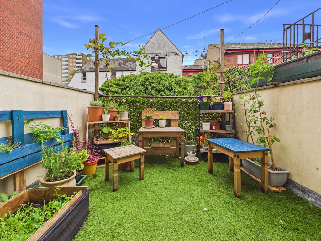 Property photo 1 of 6 Outside Space