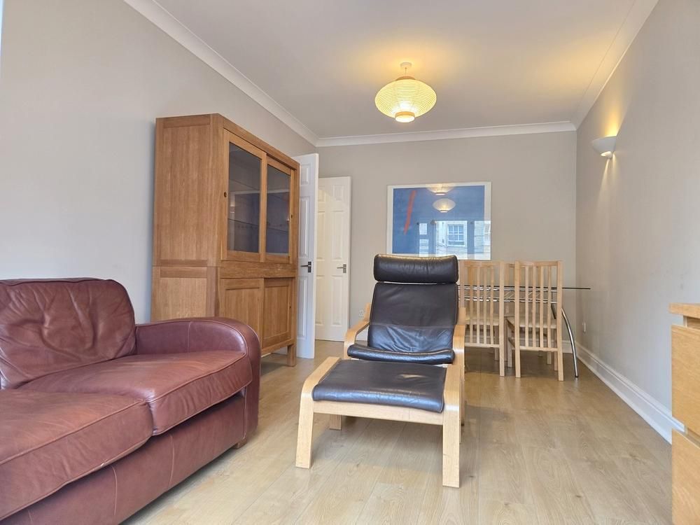 Property photo 1 of 14 Amazing Spacious 2 Bedroom 2 Bathroom Apartment Close To Tower Hill Station