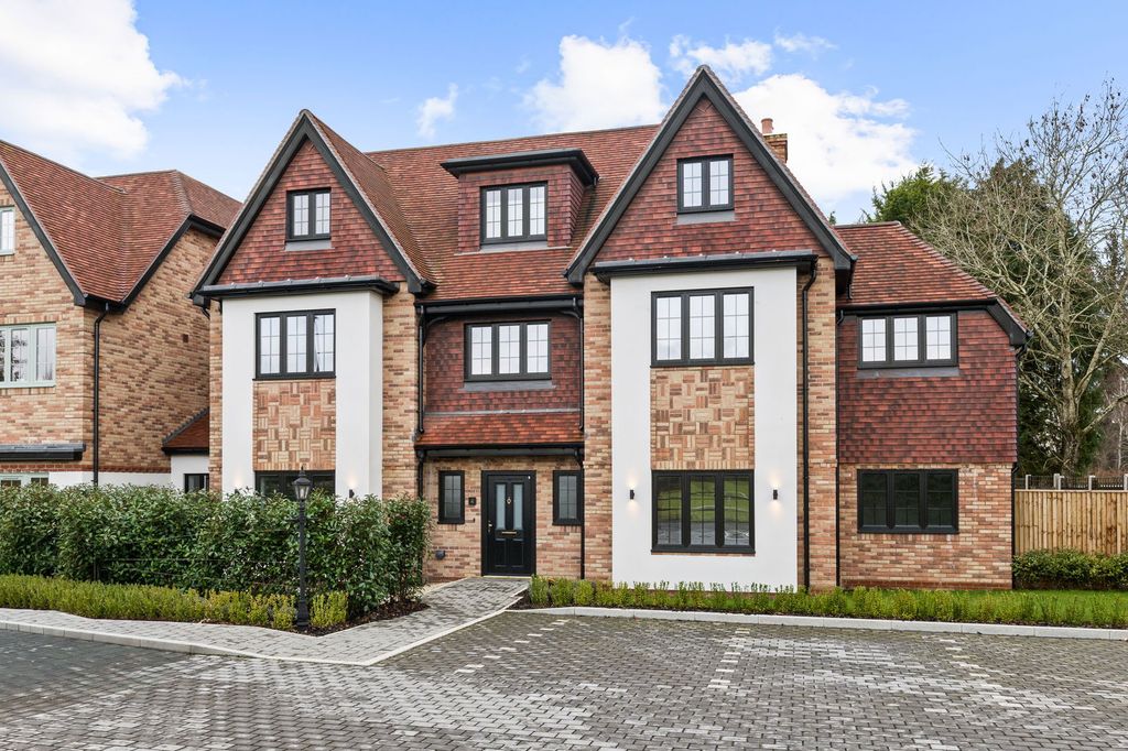 Property photo 2 of 40