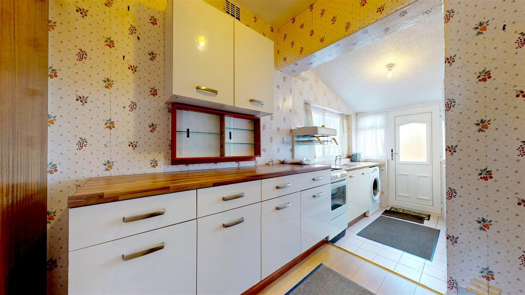 Property photo 3 of 21 Queens Drive Kitchen