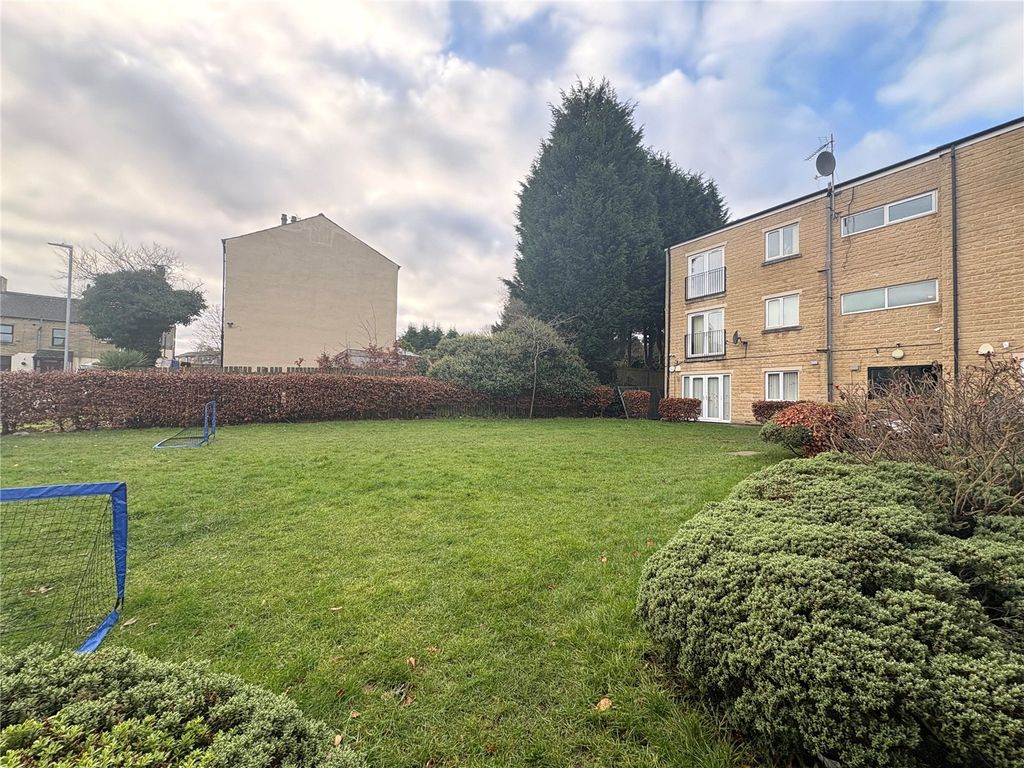 Property photo 3 of 11 Gardens