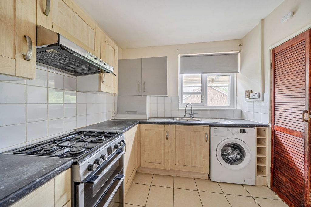 Property photo 3 of 13 1469694-13-6A1d93...