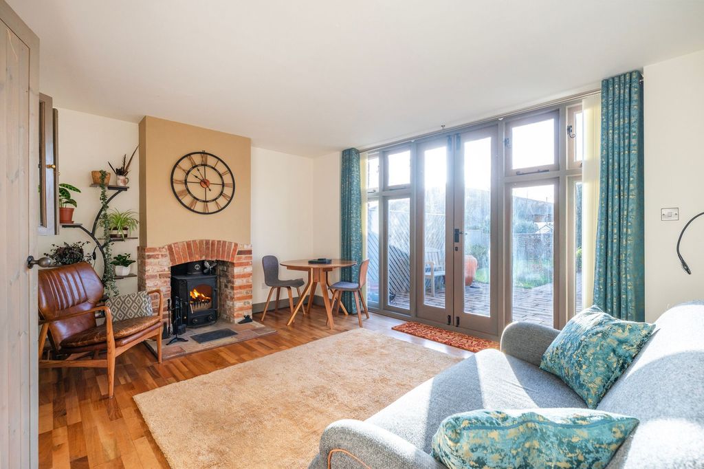 Property photo 3 of 28