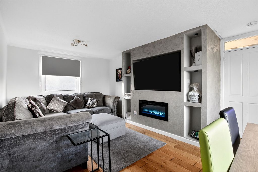 Property photo 2 of 22