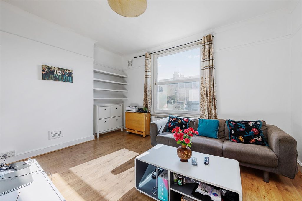 Property photo 1 of 8 23c,St Stephens Avenue-14.Jpg