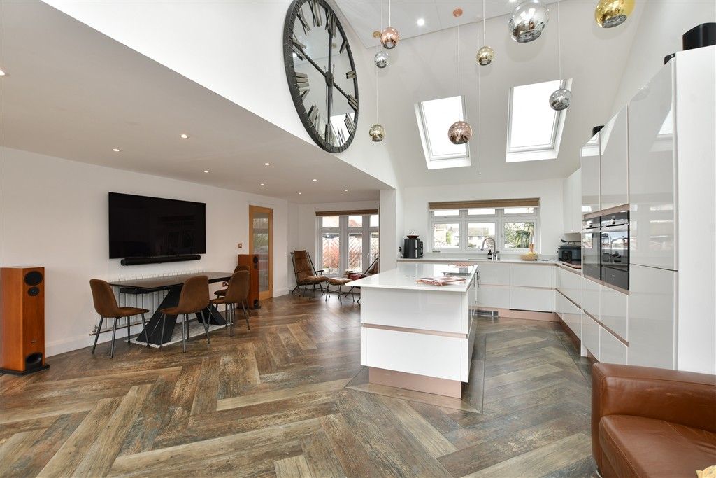 Property photo 1 of 19 Lounge/Kitchen