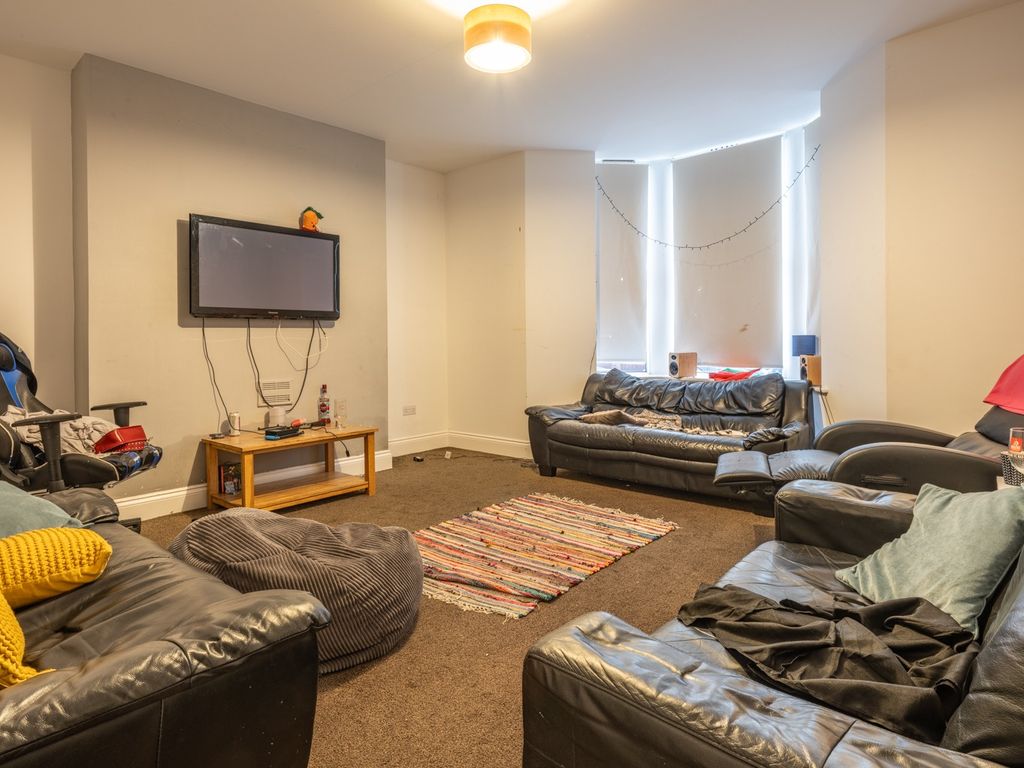 Property photo 3 of 13 3692422