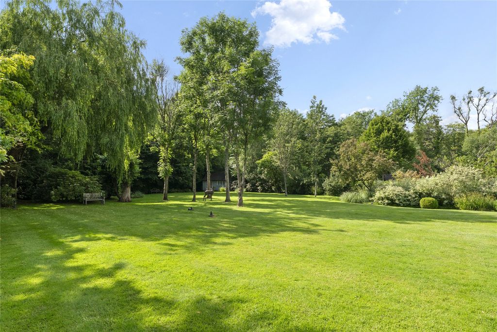Property photo 2 of 30 Stunning Garden