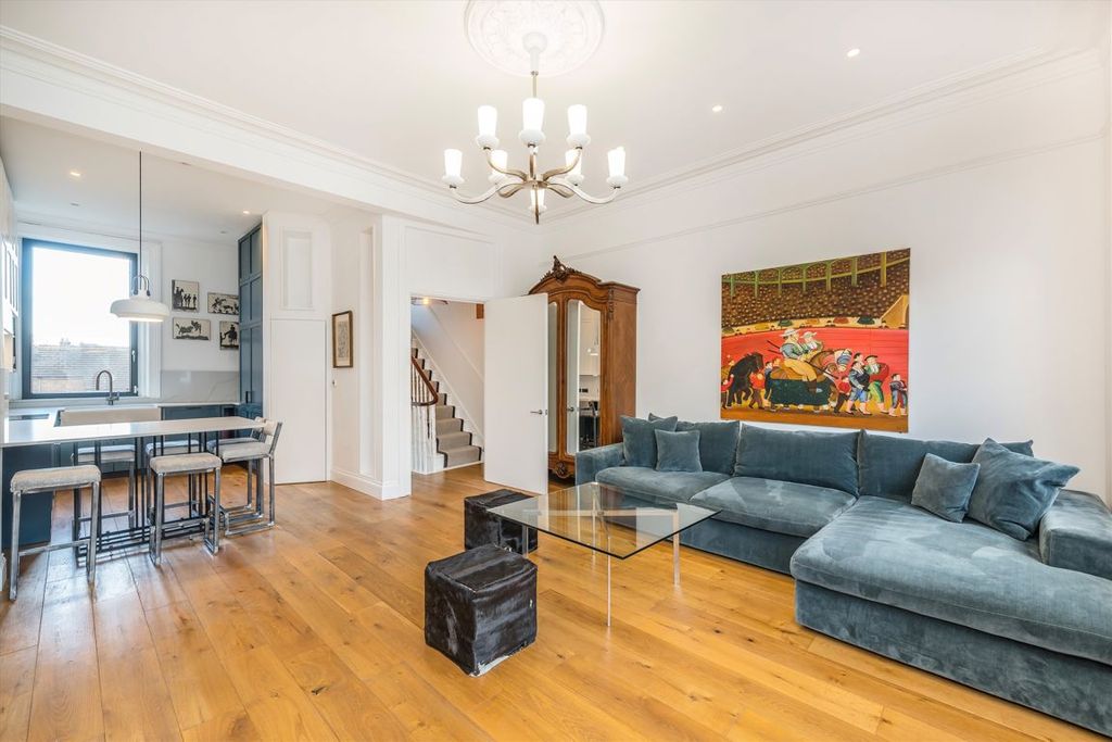 Property photo 2 of 8