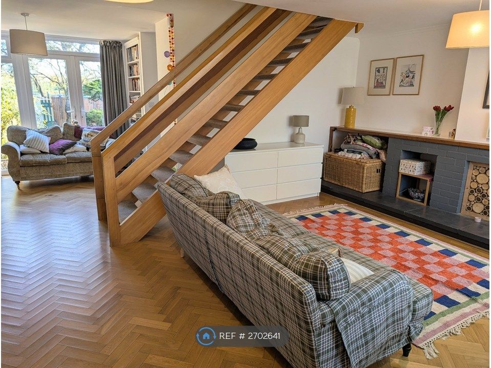 Property photo 2 of 25 Lounge1