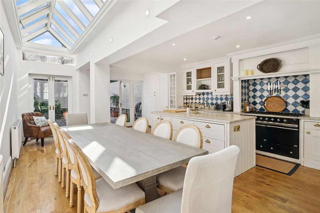 Property photo 3 of 12 Kitchen