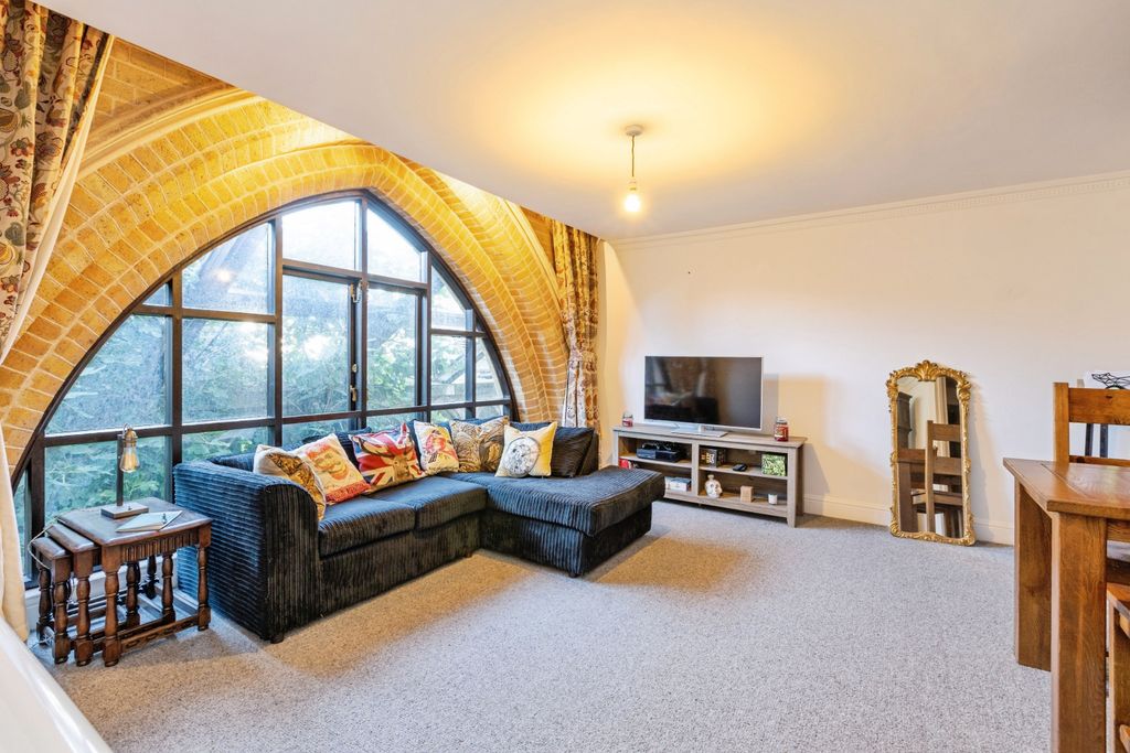 Property photo 2 of 16 Open Plan Living