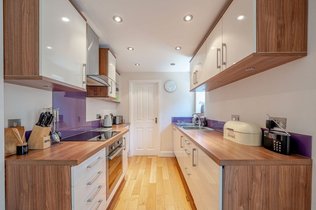 Property photo 2 of 23