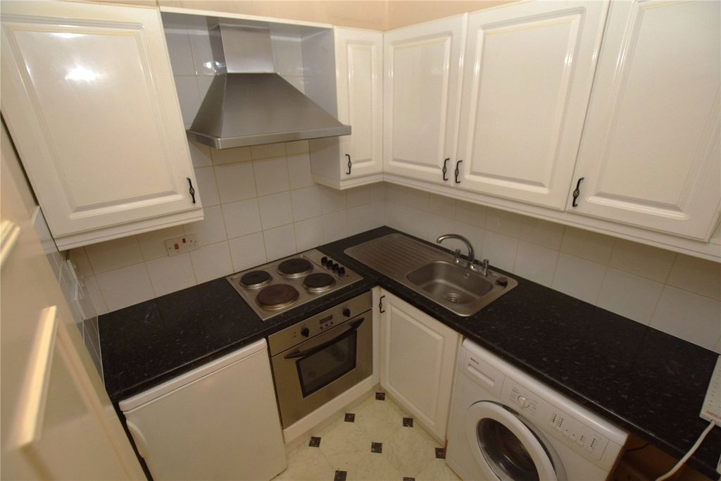 Property photo 2 of 6 Kitchen