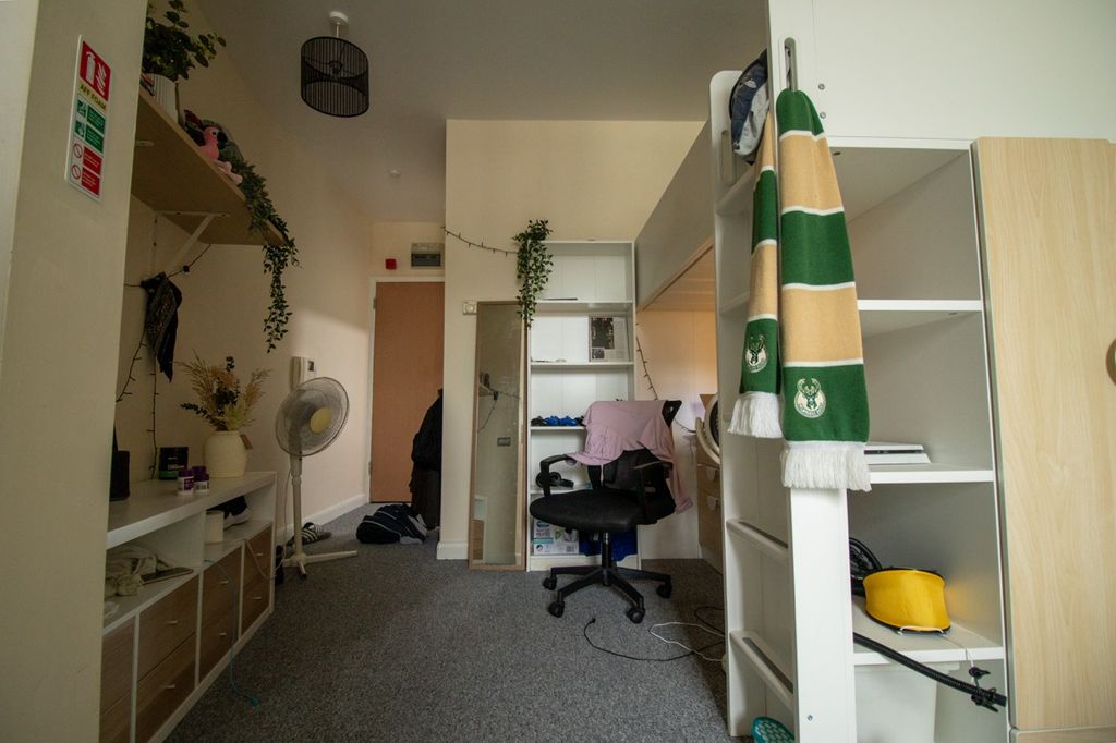 Property photo 2 of 11