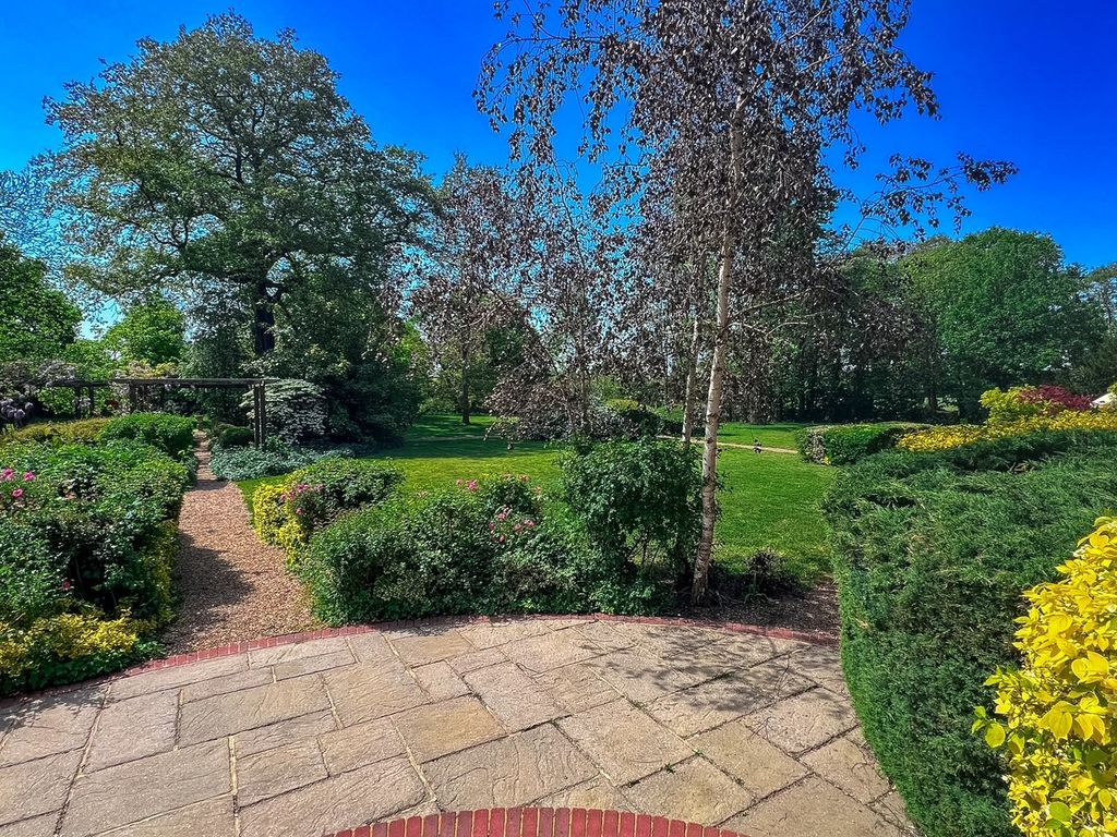 Additional image 34 of 2 bed flat for saleMolesey Park Road, East Molesey KT8