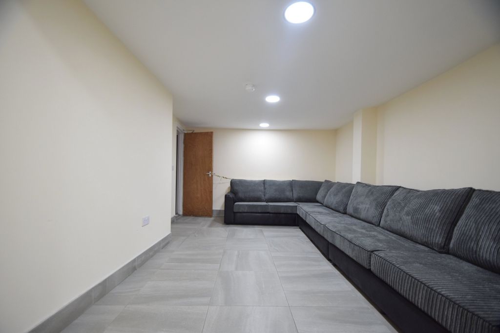 Property photo 3 of 17 Photo 2