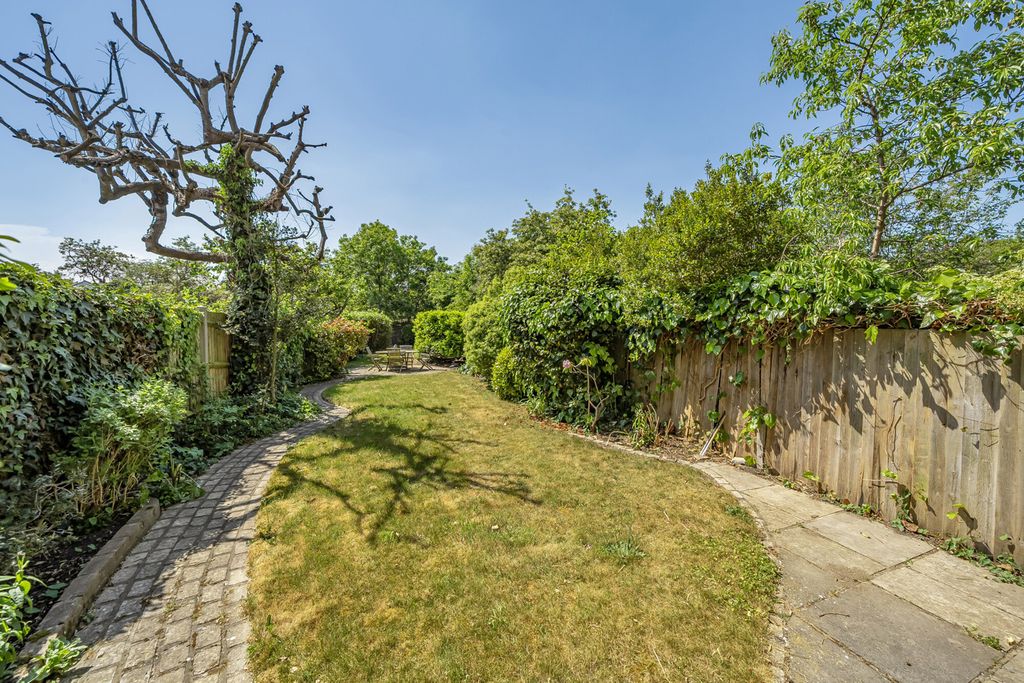 Property photo 3 of 22 Garden