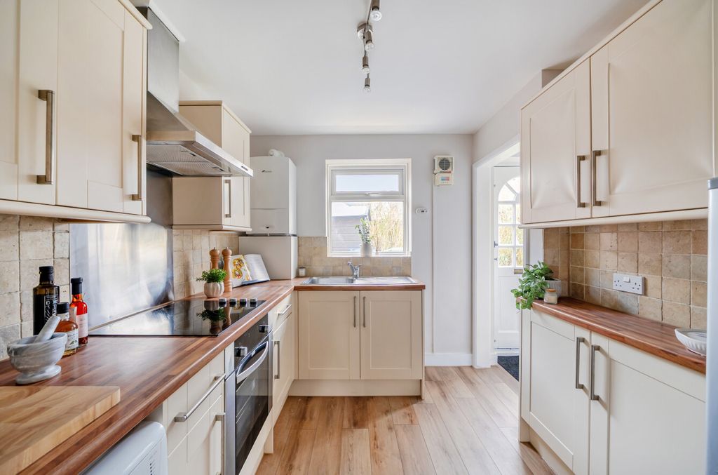 Property photo 3 of 14 1387571-8-6932d6B...